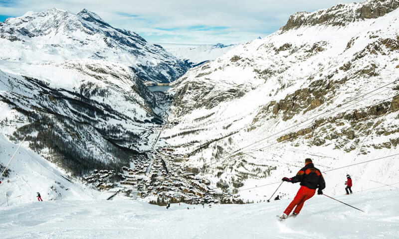 Enjoying the last run of the day in Val d'Isère