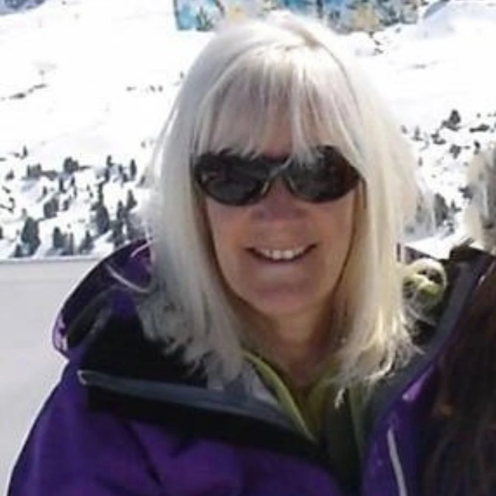 About Us - Ski Famille Sheila Standen