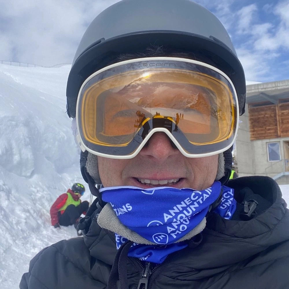 About Us - Ski Famille Simon Egan